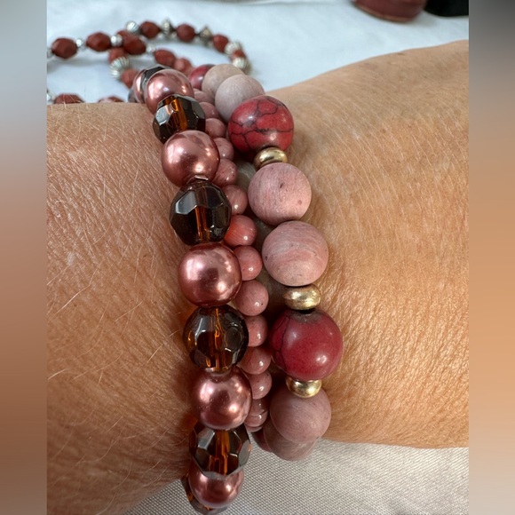 Vintage pink tones and rust tones stretch bead bracelets - Picture 4 of 4